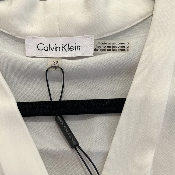 NWT Calvin Klein XS off white sleeveless blouse - Picture 7 of 9